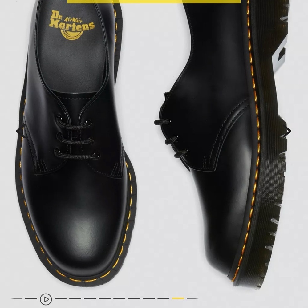 NWOT Dr. Martens 1461 BEX
Smooth Leather Oxford Shoes